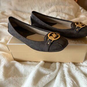 Michael Kors signature flats size 9M in brown